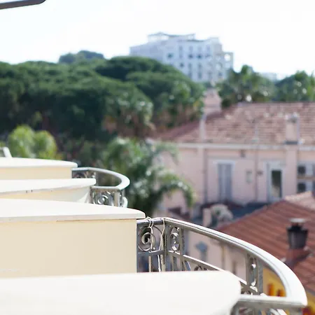 D'elsa Жюан-ле-Пен